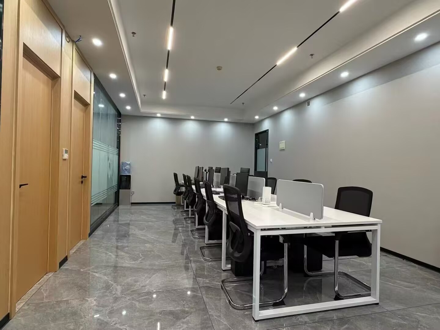 惠算科技办公工位场景